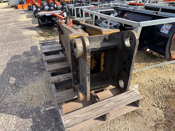 #1337-•-tb830-hydraulic-breaker-image-4