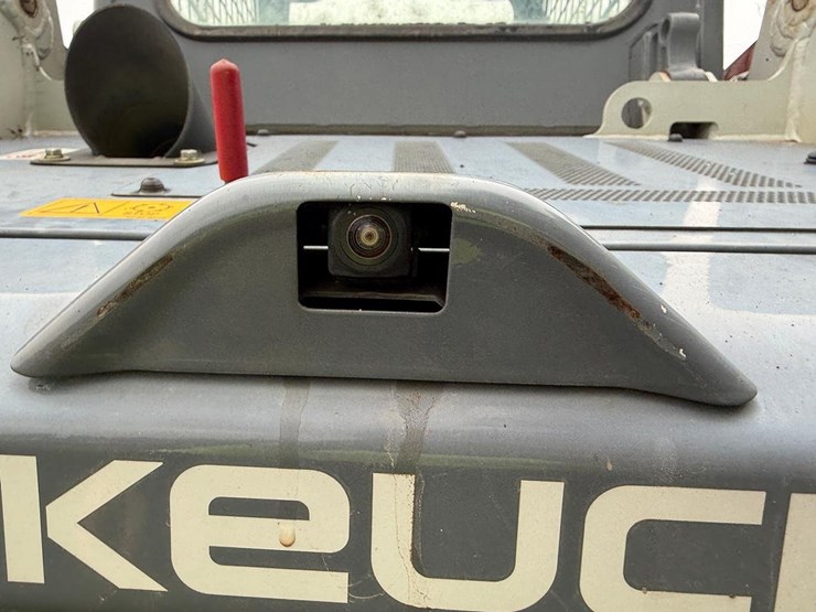 2023-takeuchi-tl8-image-16