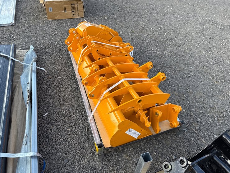 #1022-•-mini-excavator-attachment-package-image-4