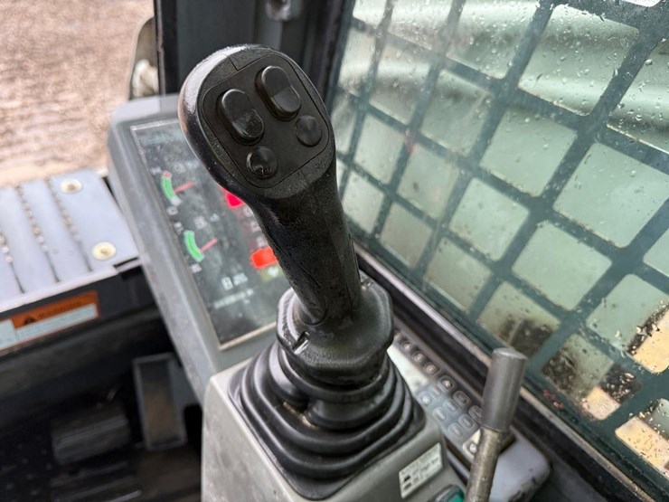 2012-takeuchi-tl250-image-24