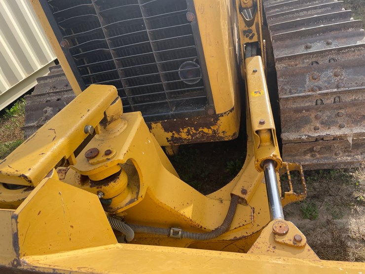 2005-caterpillar-d3g-xl-image-12