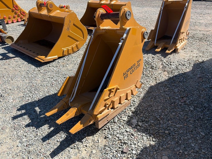 caterpillar-320-image-1