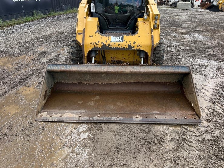 2015-caterpillar-262d-image-12