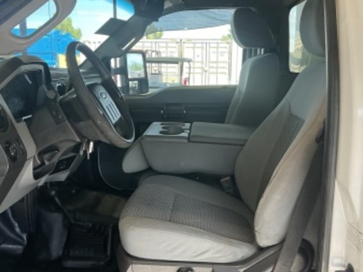 2013-ford-f550-image-22
