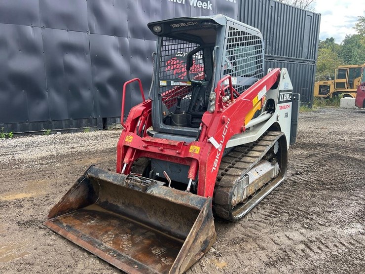 2023-takeuchi-tl8-image-2