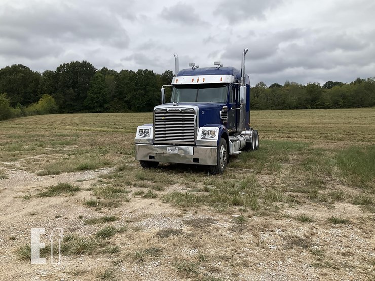 2014-freightliner-coronado-122-image-1
