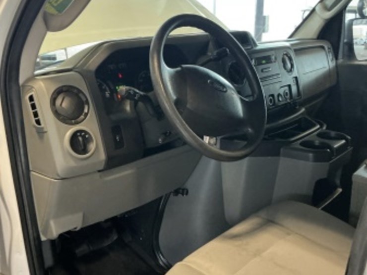 2009-ford-cargo-image-23