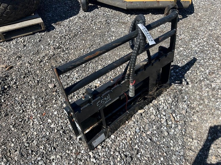 giyi-mini-skid-steer-side-shift-forks-backing-plate-image-1