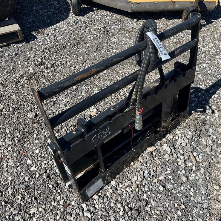 GIYI Mini Skid Steer Side Shift Forks Backing Plate