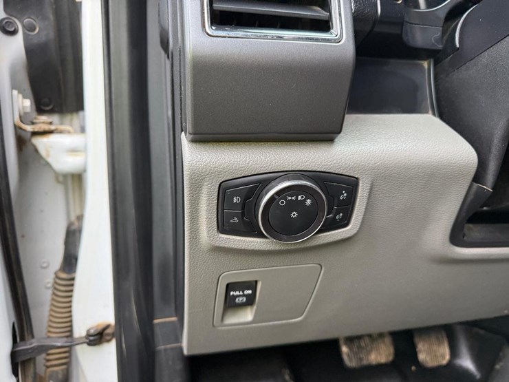 2018-ford-f150-image-30
