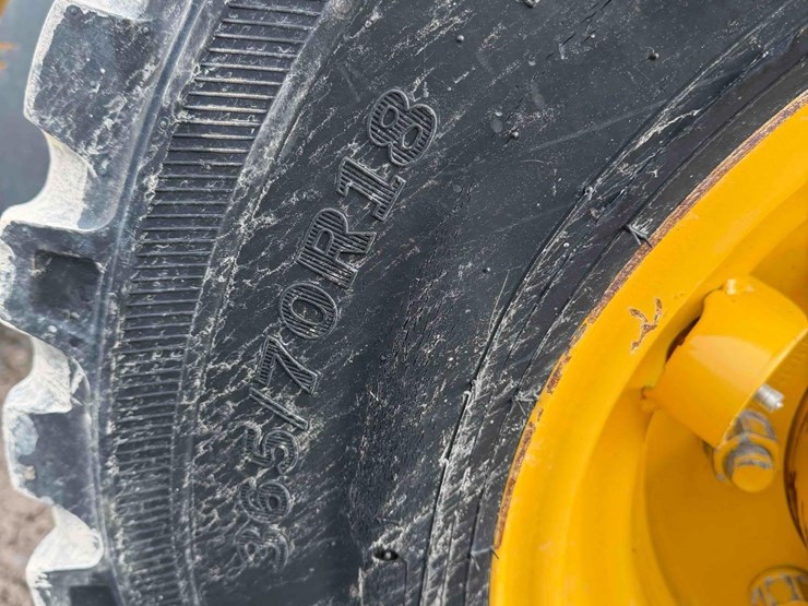 2013-deere-244j-image-16