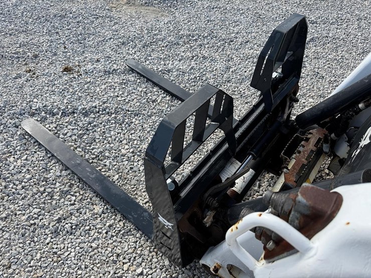 bobcat-48"-heavy-duty-skid-steer-pallet-forks-image-6