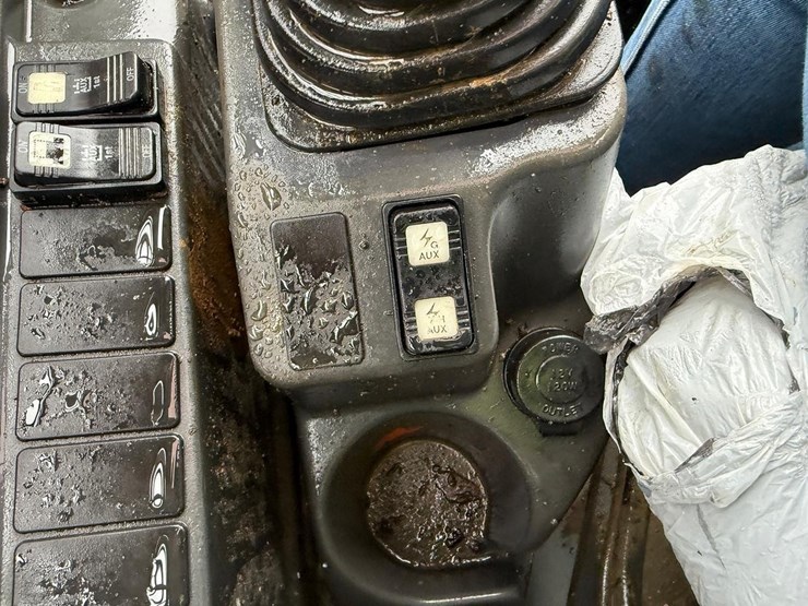 2020-takeuchi-tl8-image-27
