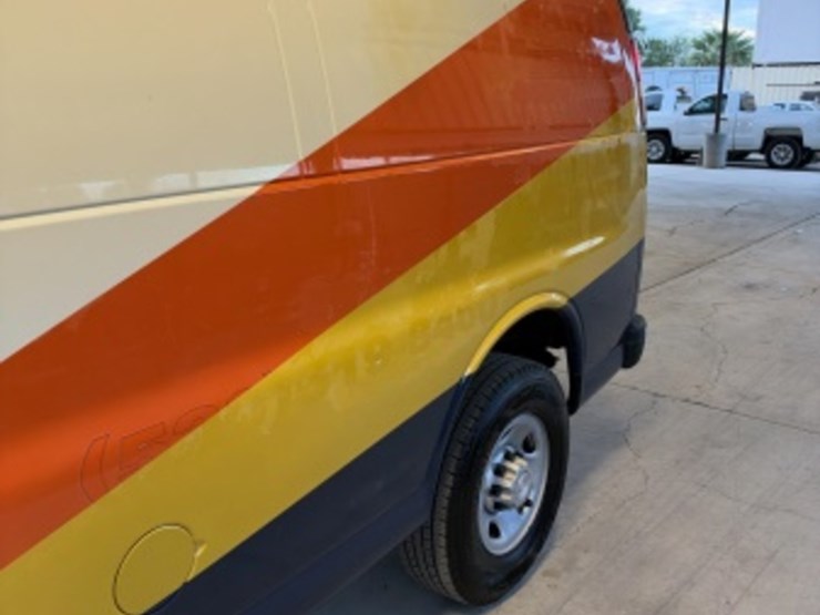 2018-chevrolet-express-2500-image-5