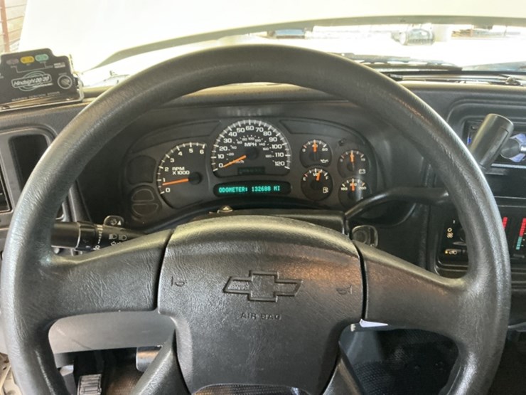 2005-chevrolet-silverado-2500hd-image-16