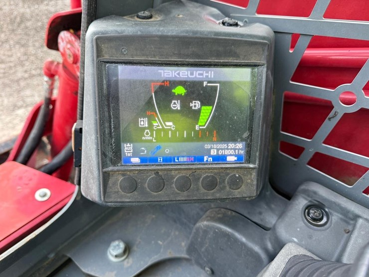 2020-takeuchi-tl8-image-21
