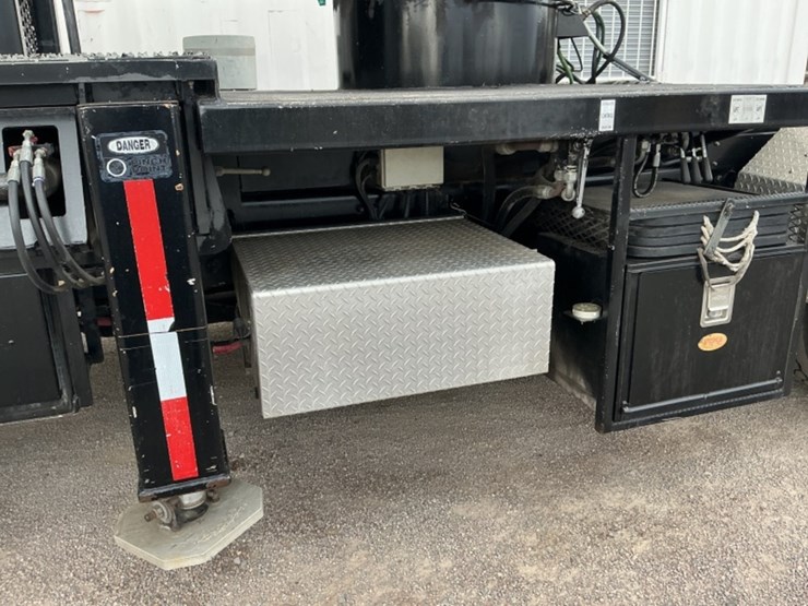2007-sterling-lt9500-image-10