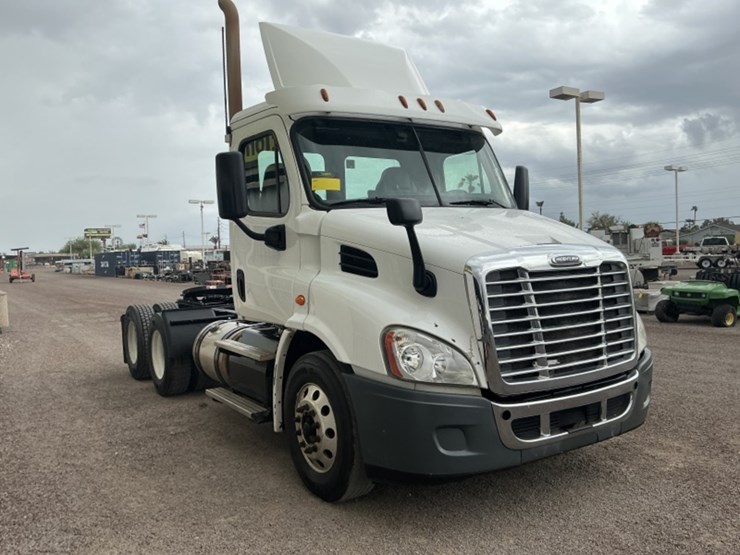 2016-freightliner-cascadia-113-image-4