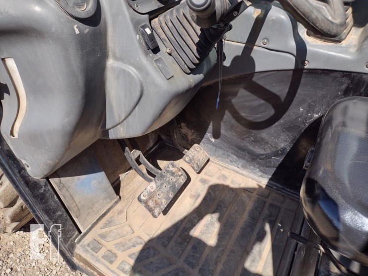 2011-caterpillar-th255-image-13