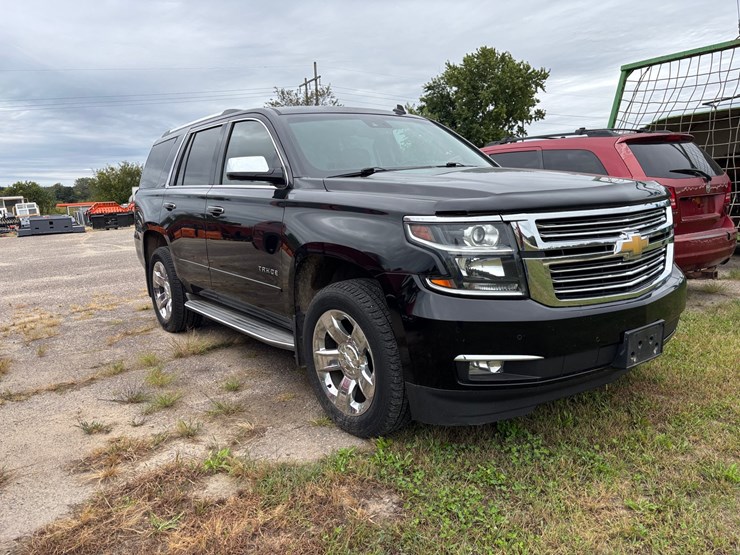 2015-chevrolet-tahoe-ltz-image-3