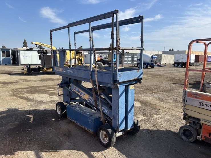 up-right-sl-20d-scissor-lift-image-2