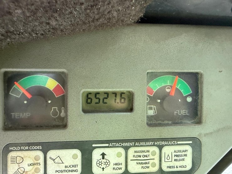 2004-bobcat-s150-image-23