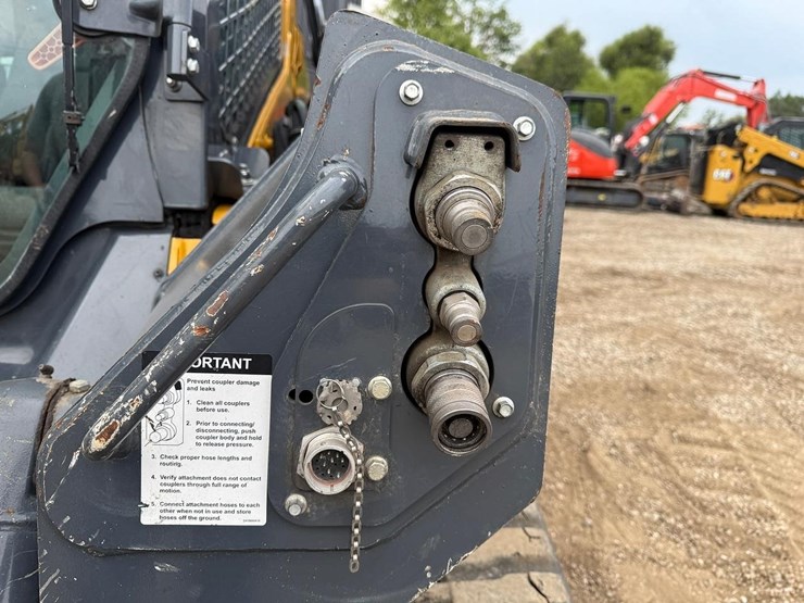 2024-deere-331g-image-11