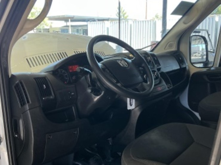 2020-dodge-2500-image-24