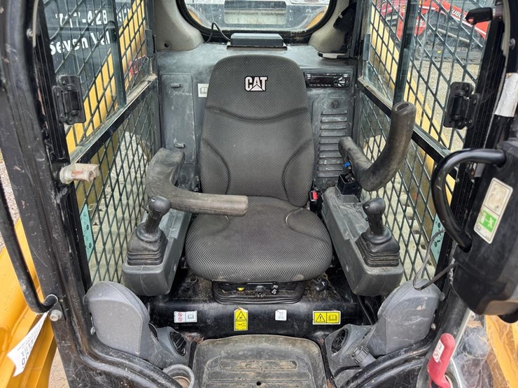 2021-caterpillar-299d3-image-22