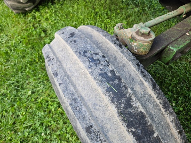 john-deere-2440-image-37