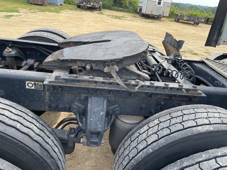 2017-kenworth-t680-image-22