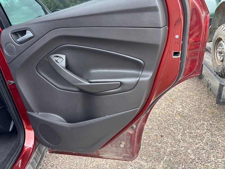 2015-ford-escape-image-36