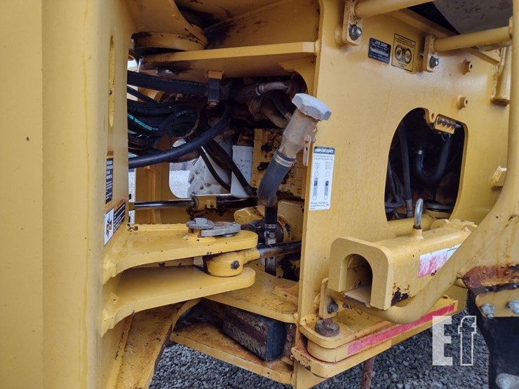 2006-deere-444j-image-18