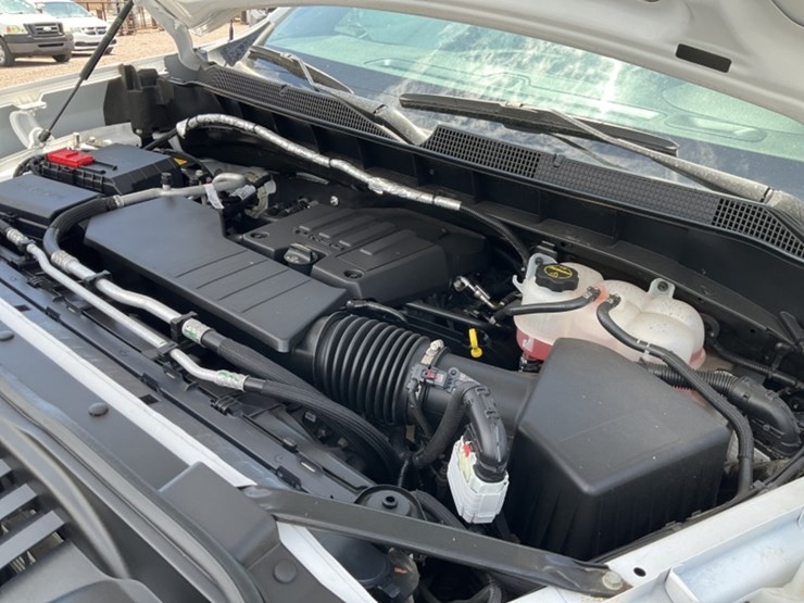2025-chevrolet-silverado-1500-image-11
