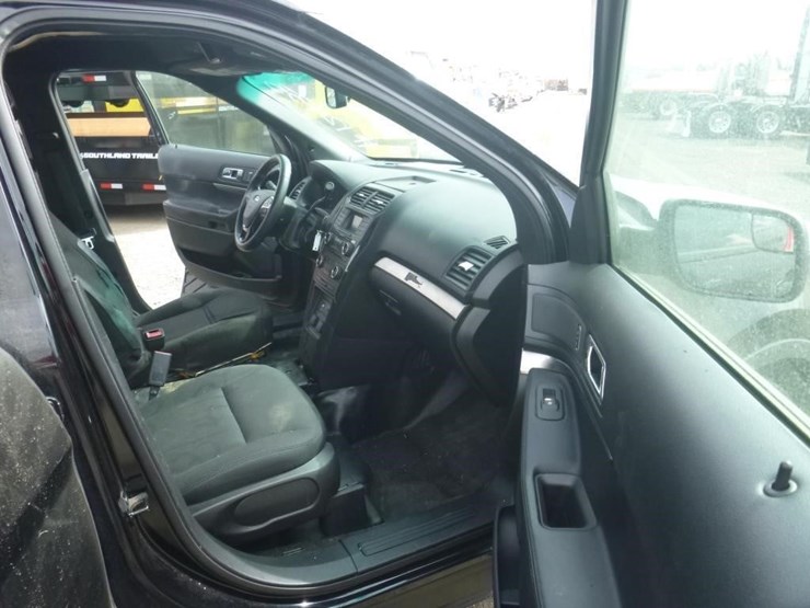 2017-ford-explorer-image-6