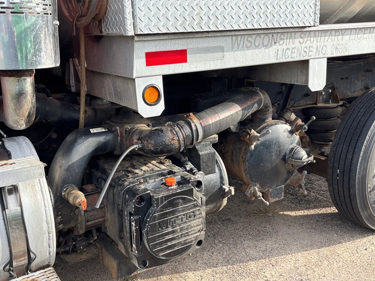 #1203-•-2004-mack-cv713-vacuum-pump-truck-(has-wi-title)-image-32