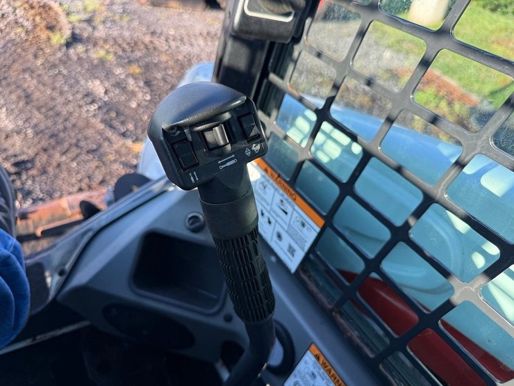 2018-bobcat-s550-image-19