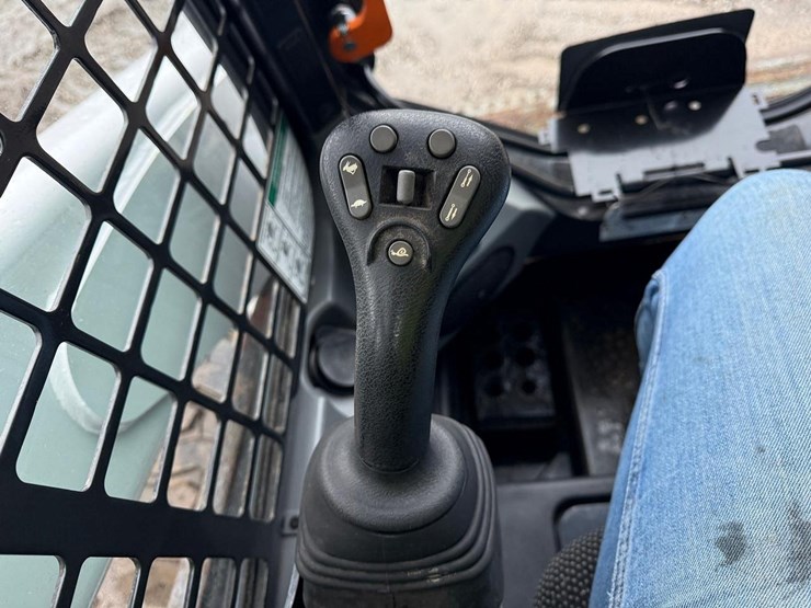 2022-bobcat-s740-image-23