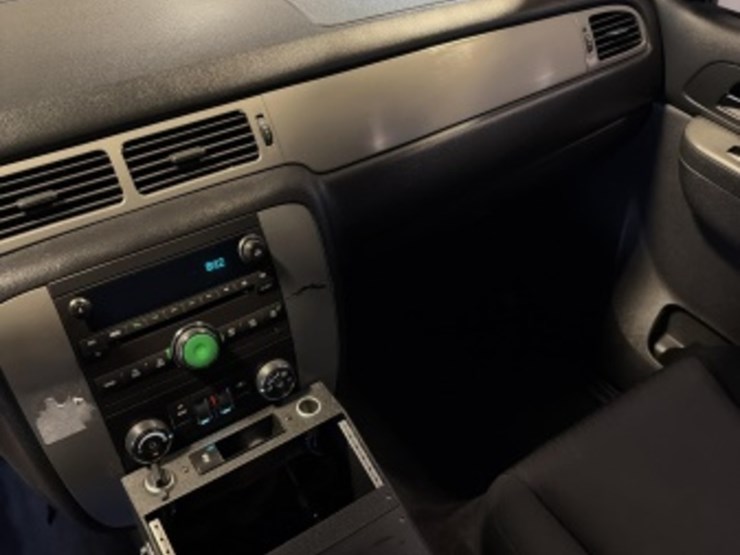 2014-chevrolet-tahoe-image-22