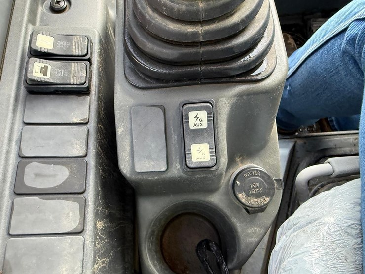 2020-takeuchi-tl8-image-27
