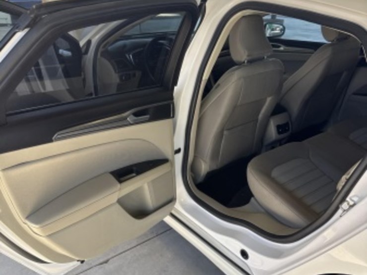 2019-ford-fusion-sdn-image-25