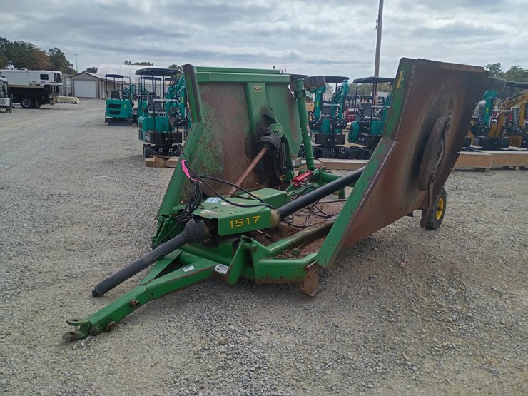 john-deere-1517-image-1