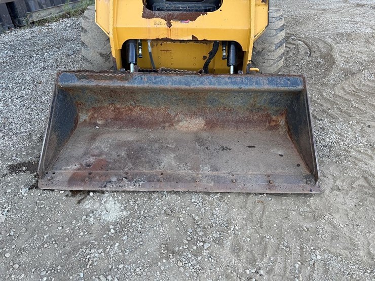 2020-caterpillar-242d3-image-9