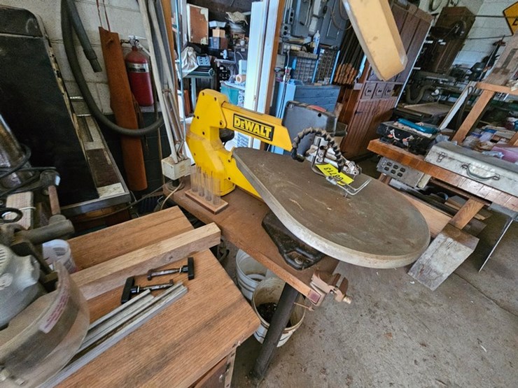 #8713-•-dewalt-scroll-saw-image-4