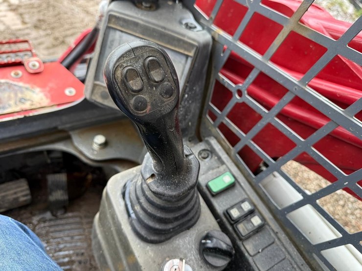 2021-takeuchi-tl8-image-21