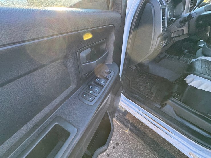 2020-dodge-3500-image-33