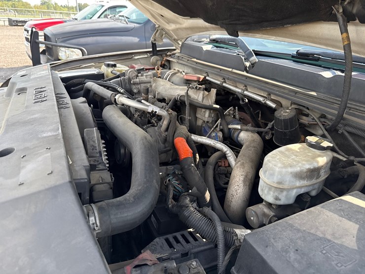 2011-chevrolet-2500-image-19