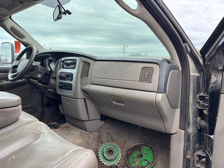 2004-dodge-3500-image-42