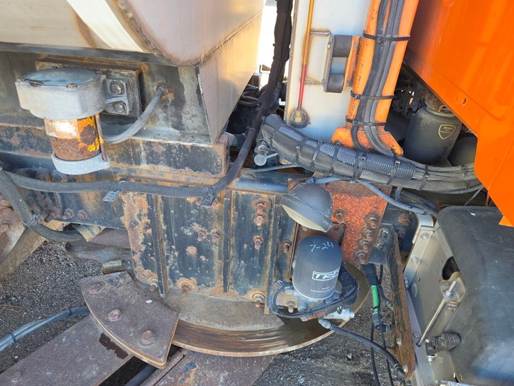 2006-caterpillar-c13-image-32