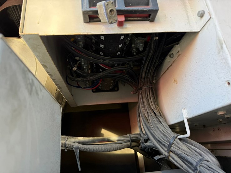 #3501-•-whisperwatt-dca-1651v-towable-generator-image-16